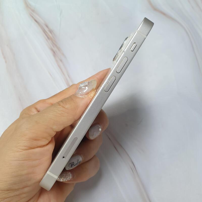 ������13�̴� ȭ��Ʈ 128G A�� �Ǹ��մϴ�
