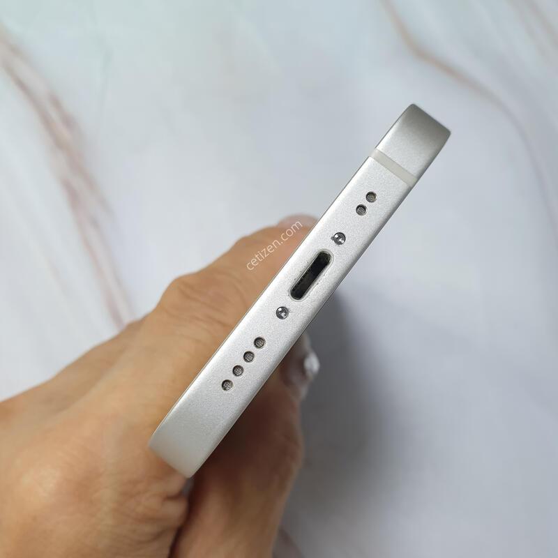 ������13�̴� ȭ��Ʈ 128G A�� �Ǹ��մϴ�