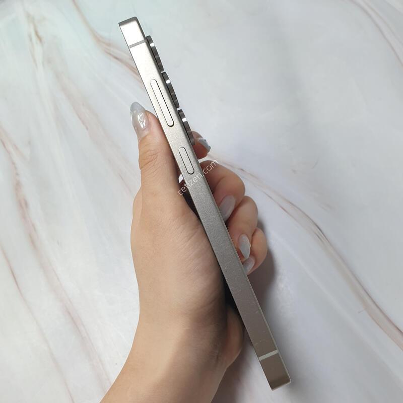 KT ������ S25��Ʈ�� ƼŸ���׷��� 256G S�� �Ǹ��մϴ�