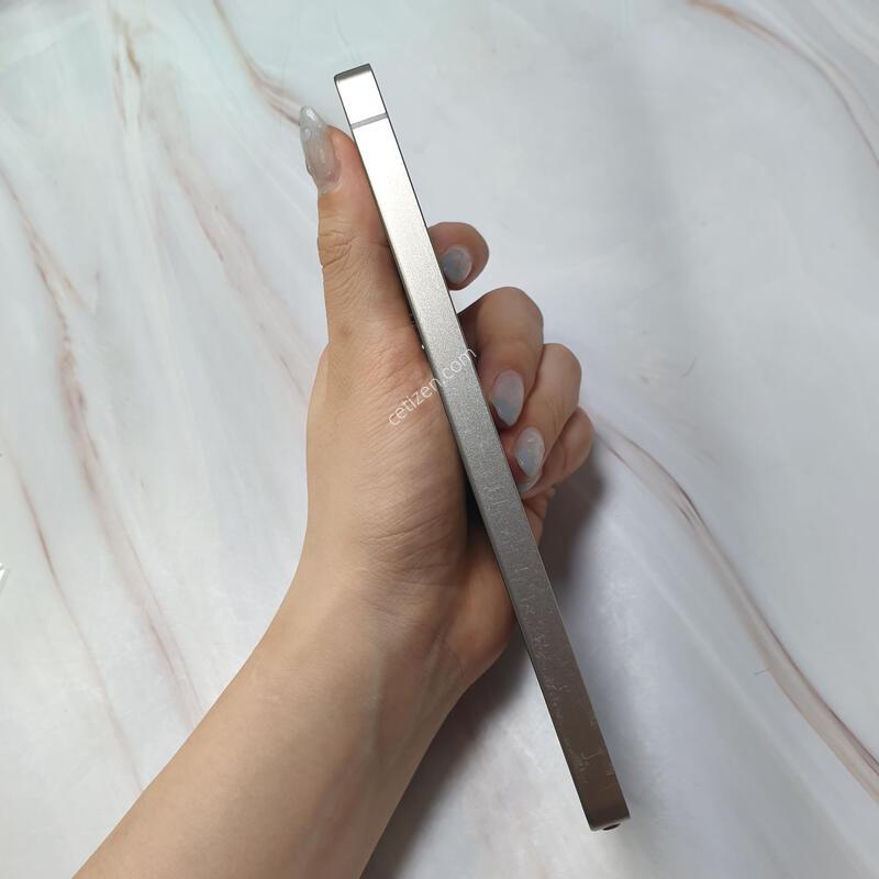 KT ������ S25��Ʈ�� ƼŸ���׷��� 256G S�� �Ǹ��մϴ�