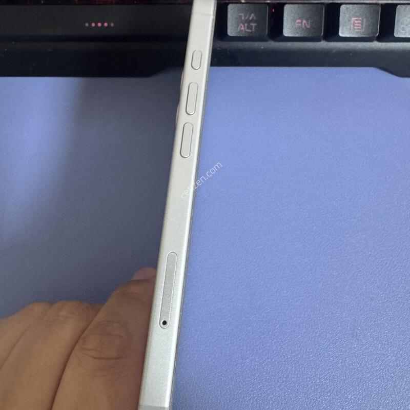 �������� SSS�� ������17 512GB �Ǹ��մϴ�.