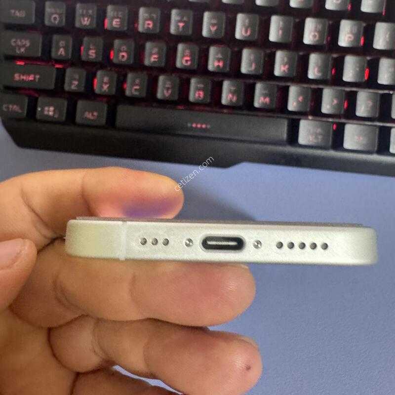 �������� SSS�� ������17 512GB �Ǹ��մϴ�.