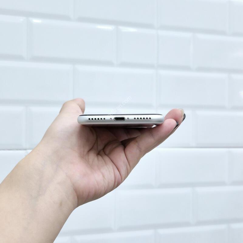 ������SE2 64GB ȭ��Ʈ