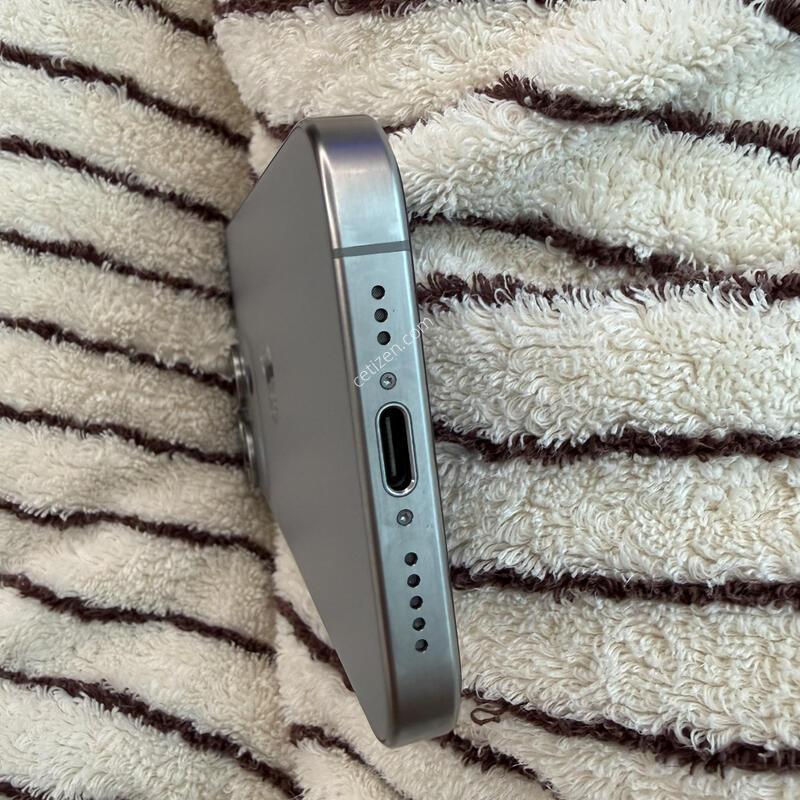 ������ 15���� 256GB ���߷� ƼŸ��