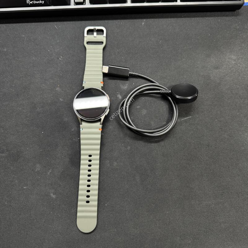 �����ÿ�ġ7 40mm LTE �������� ��Ż� KT