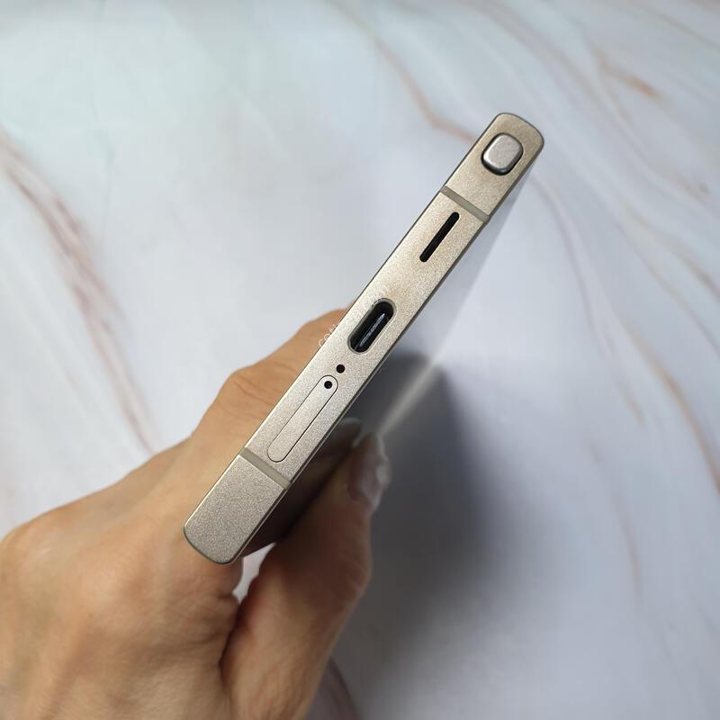 SK ������ S24��Ʈ�� ƼŸ�����ο� 256G A�� �Ǹ��մϴ�