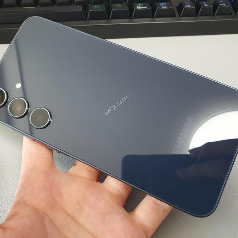 ������ A35 / 128GB / ���̺�