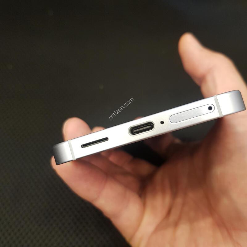 ������ S25(256GB) ���̽����� ������