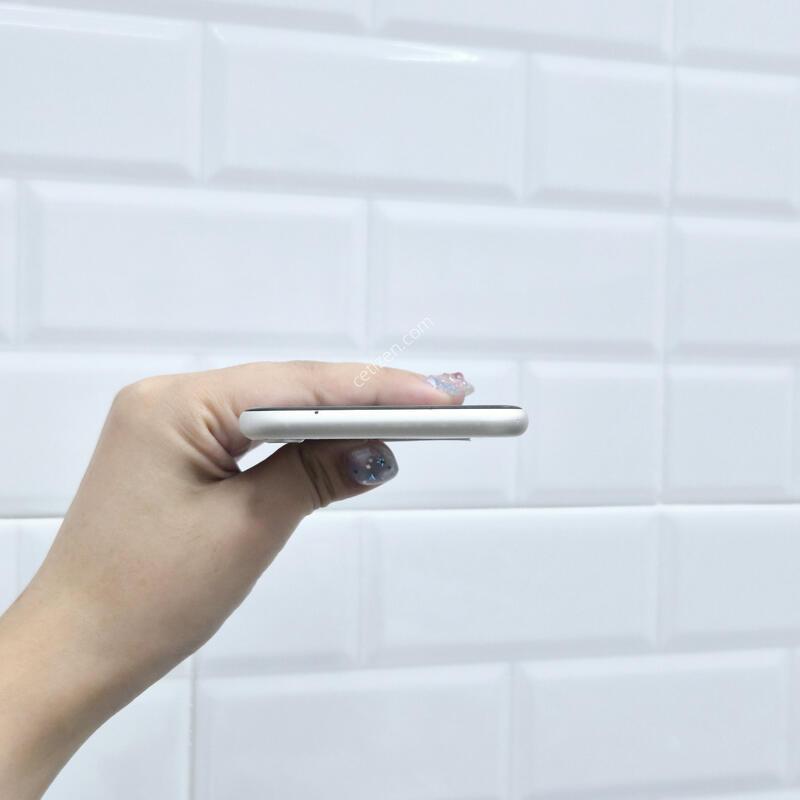 ������SE3 128GB ȭ��Ʈ