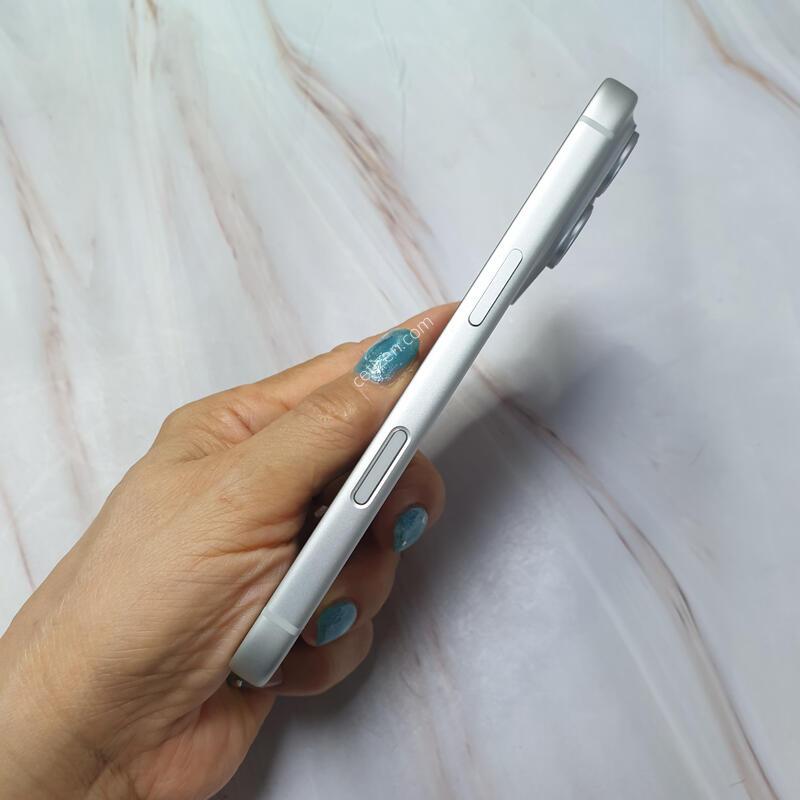 ������17���� �ǹ� 256G S�� �Ǹ��մϴ�-���͸�100%