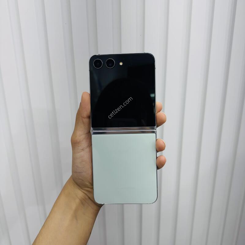 ������ Z Flip5 �׸� 256GB