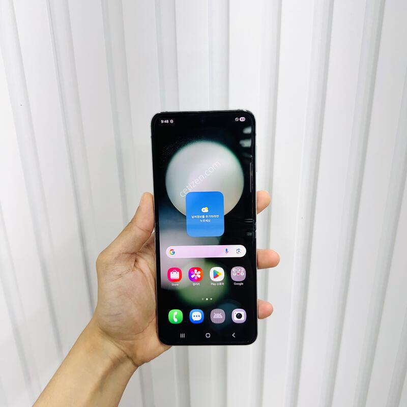 ������ Z Flip5 �׸� 256GB