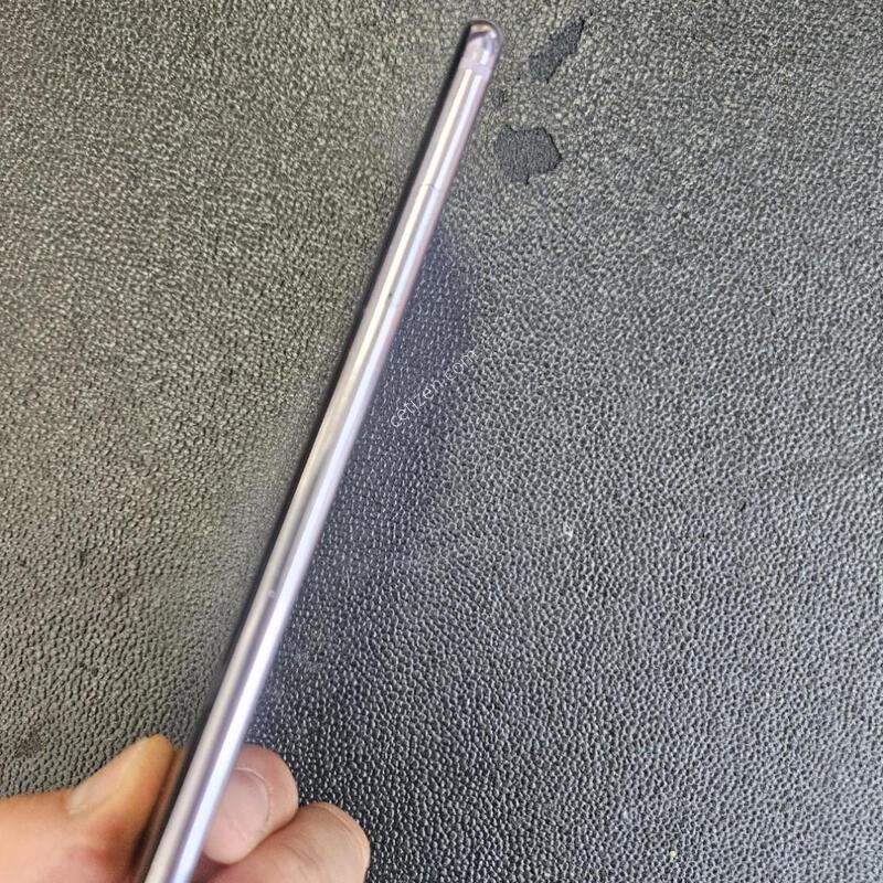 ������ ����V30S �������� �ܸ��� �߰���
