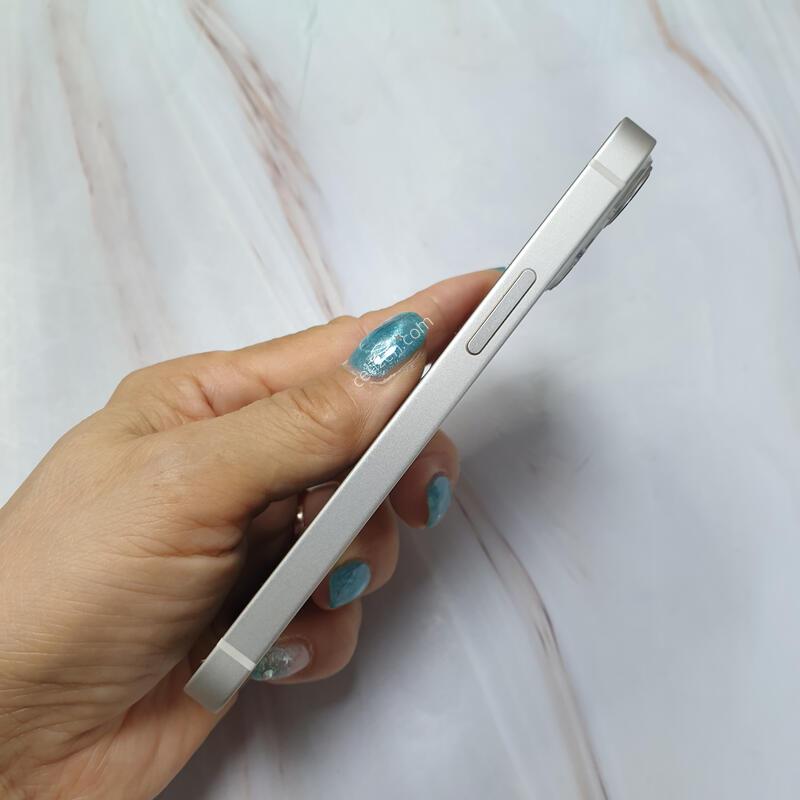 ������13�̴� ȭ��Ʈ 128G S�� �Ǹ��մϴ�