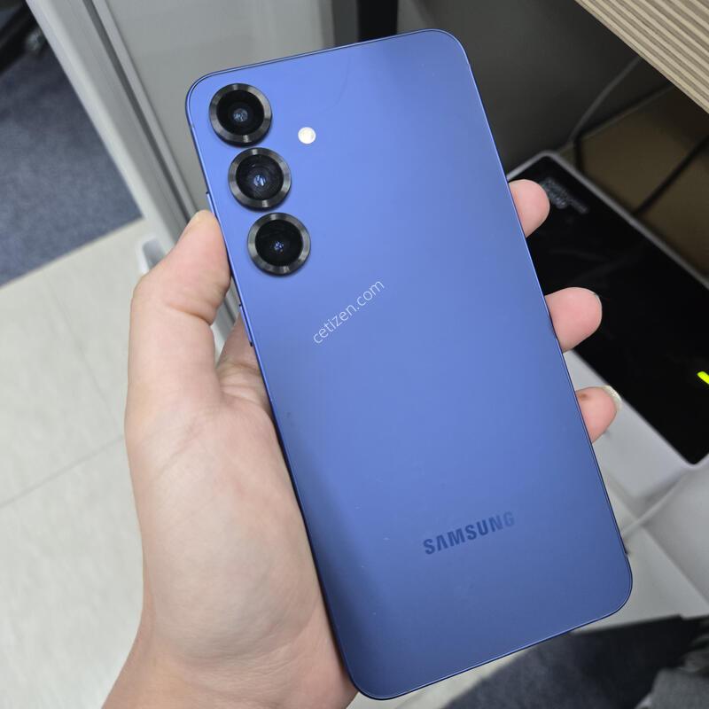 �������� ���ܻ� ������ S25+ ���̺� 512GB