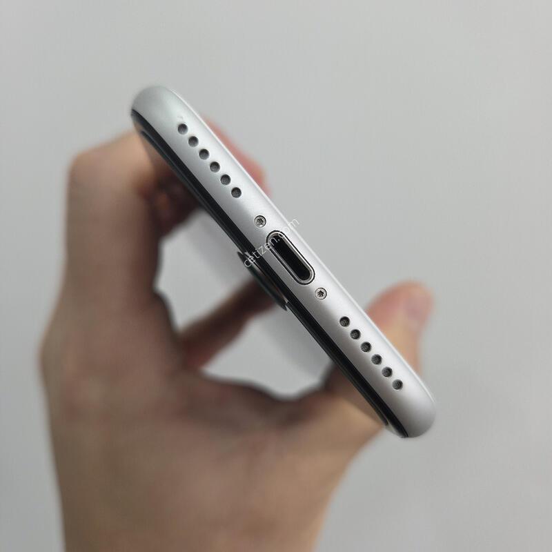 ������se2 128GB ȭ��Ʈ