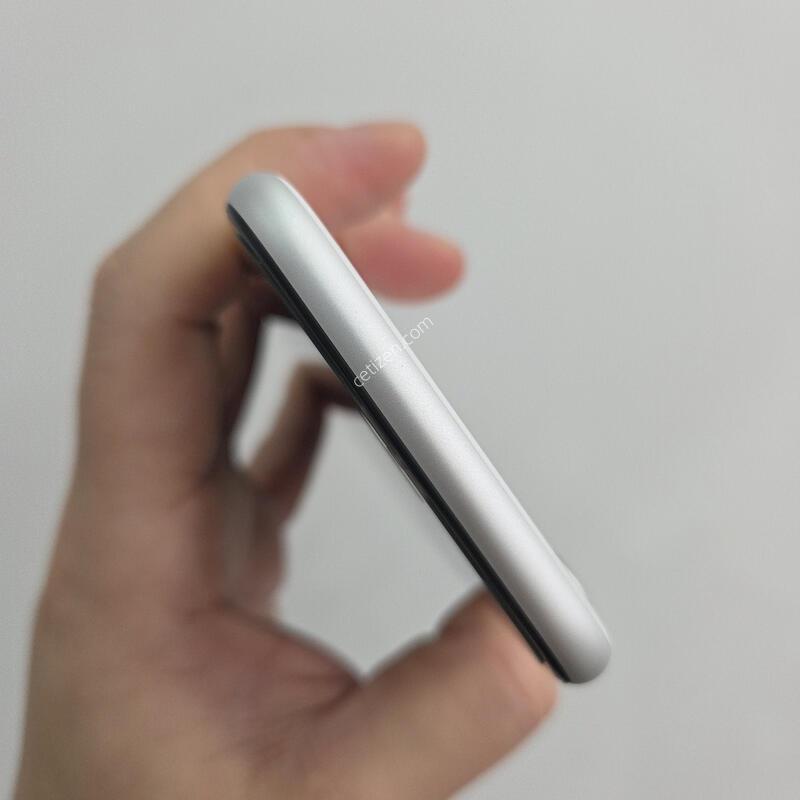 ������se2 128GB ȭ��Ʈ