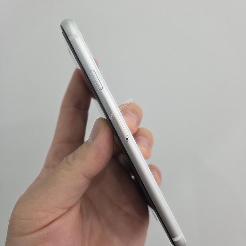 ������se2 128GB ȭ��Ʈ