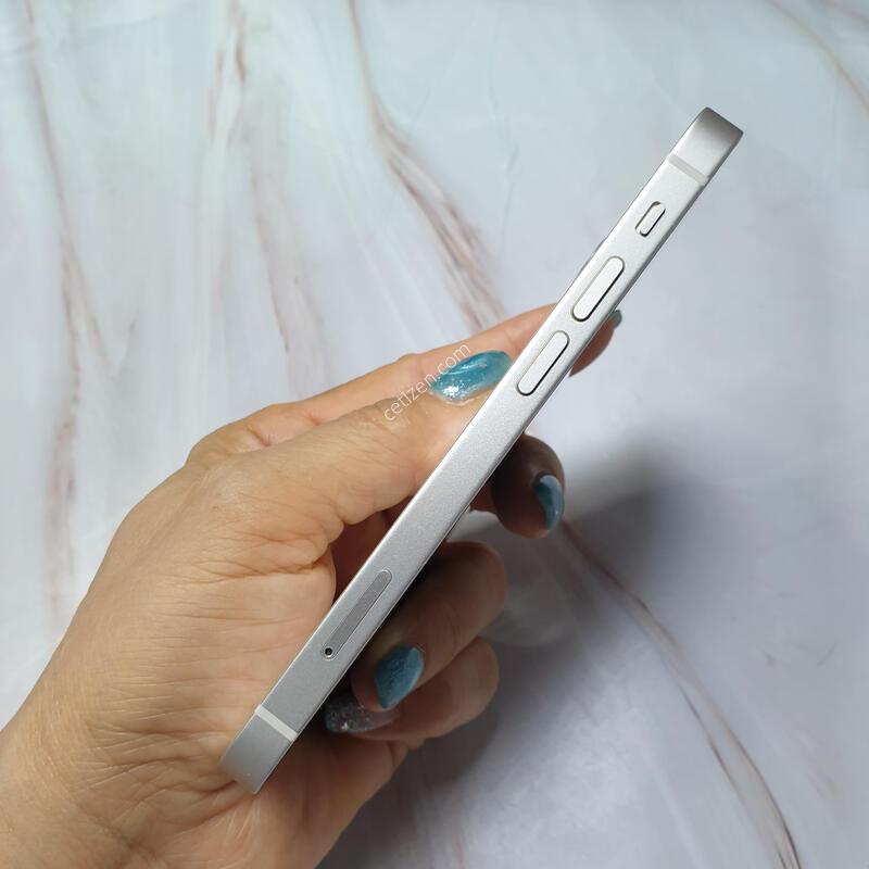 ������13�̴� ȭ��Ʈ 128G A�� �Ǹ��մϴ�