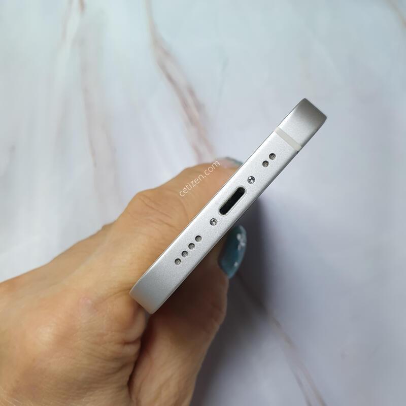 ������13�̴� ȭ��Ʈ 128G A�� �Ǹ��մϴ�