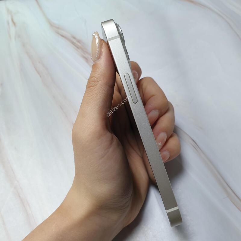 ������13�̴� ȭ��Ʈ 128G A�� �Ǹ��մϴ�