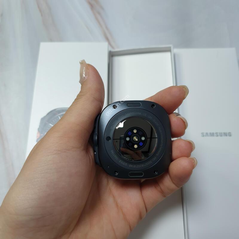 ������ ��ġ��Ʈ�� LTE(L705) �׷��� �̻�� Ǯ�ڽ� �Ǹ�