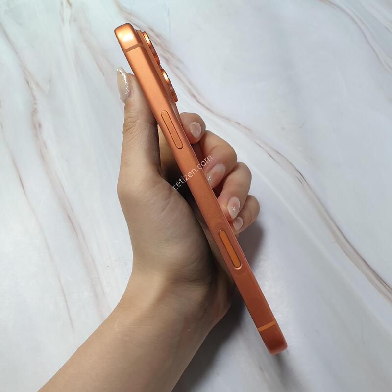 ������17���θƽ� �ڽ��Ϳ����� 256G ������ �Ǹ��մϴ�