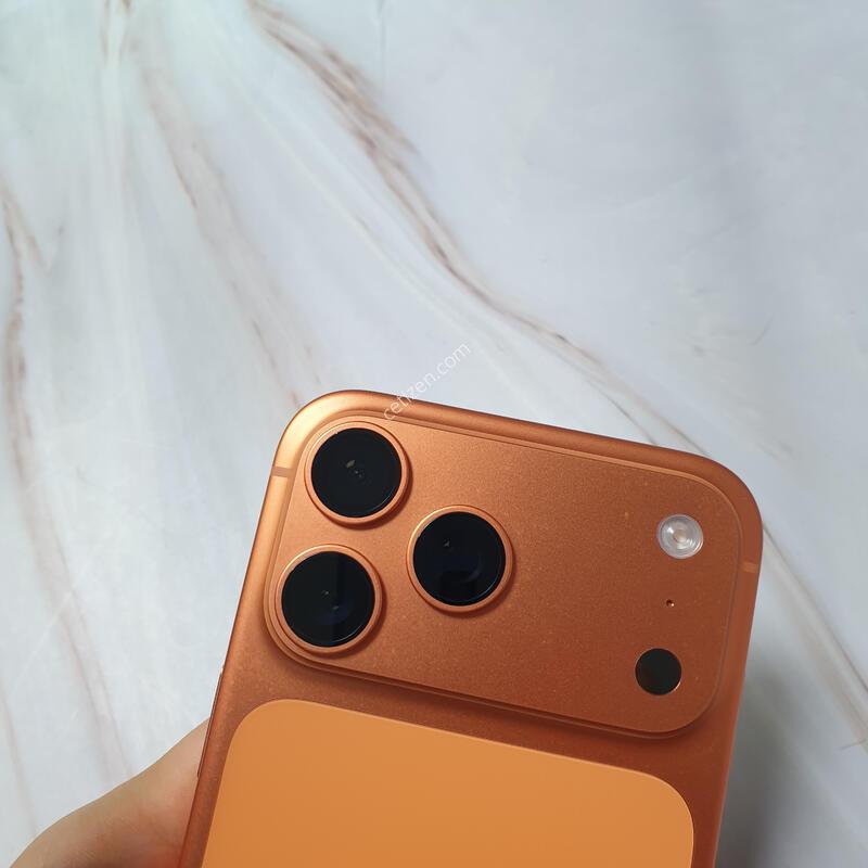 ������17���θƽ� �ڽ��Ϳ����� 256G ������ �Ǹ��մϴ�
