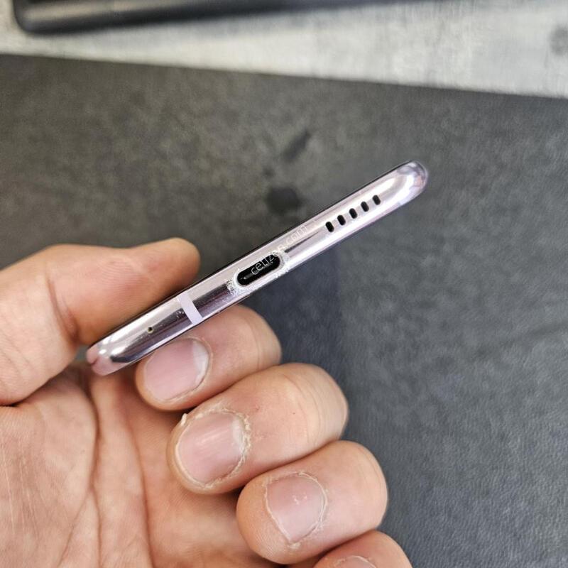 ������ ����V30S �������� �ܸ��� �߰���