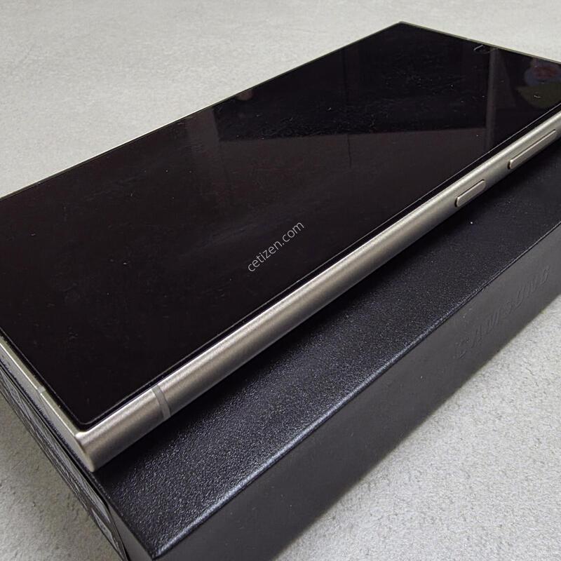 S24 ��Ʈ�� 512gb �Ǹ��մϴ�.