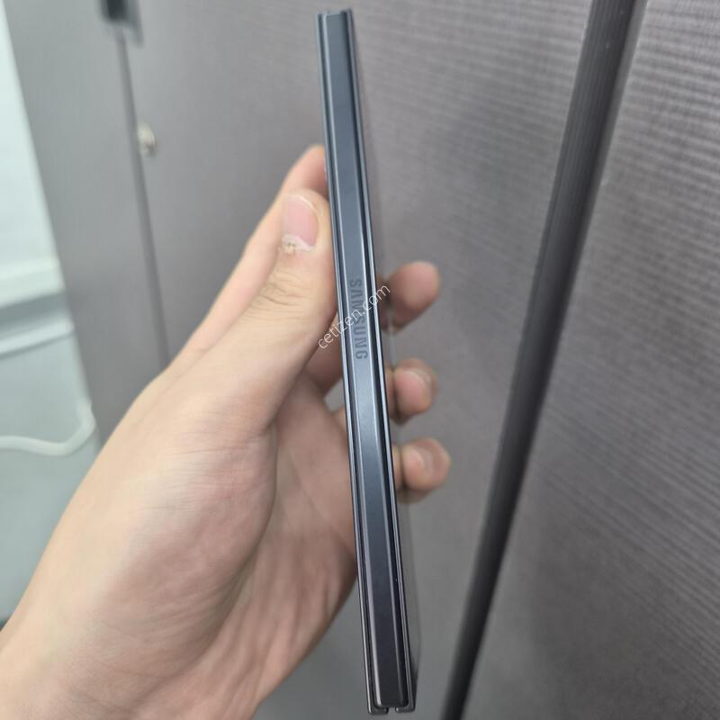 ����������7 512GB