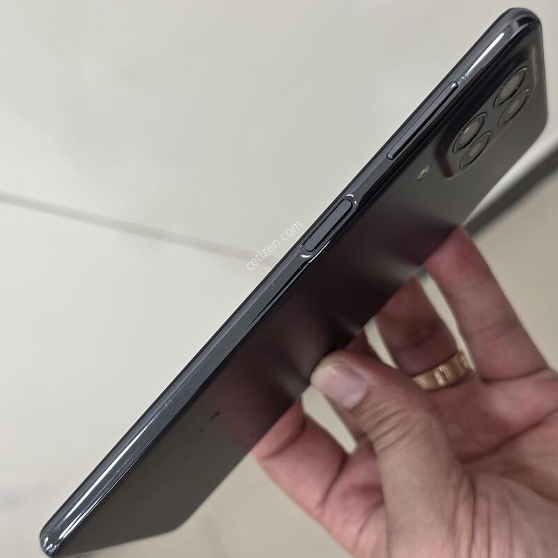 ������ ����3 128GB �׷��� ������ �� �Ǹ�