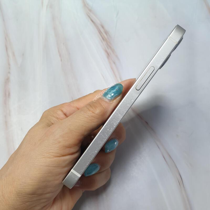 ������ 12�̴� ȭ��Ʈ 128G ������ �Ǹ��մϴ�