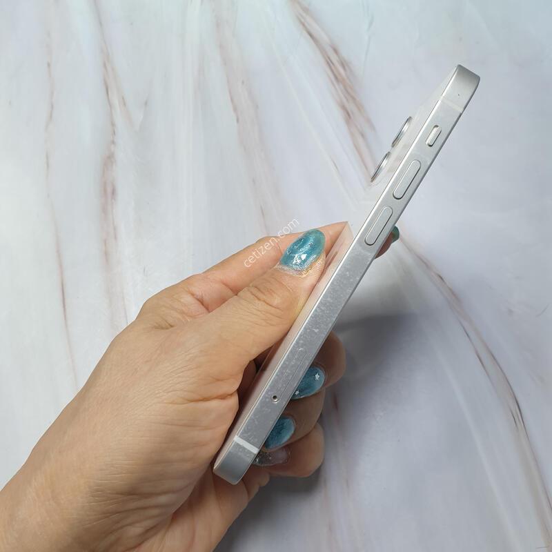 ������ 12�̴� ȭ��Ʈ 128G ������ �Ǹ��մϴ�