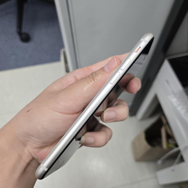 ������SE3 ȭ��Ʈ 64GB 89% SSS�� �Ǹ��մϴ�