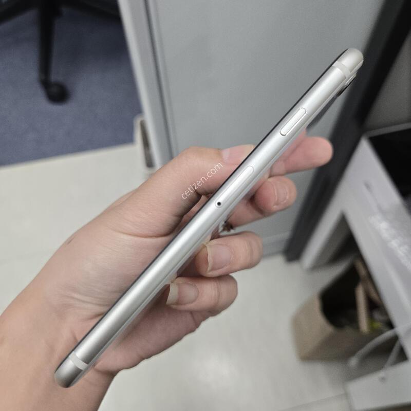 ������SE3 ȭ��Ʈ 64GB 89% SSS�� �Ǹ��մϴ�