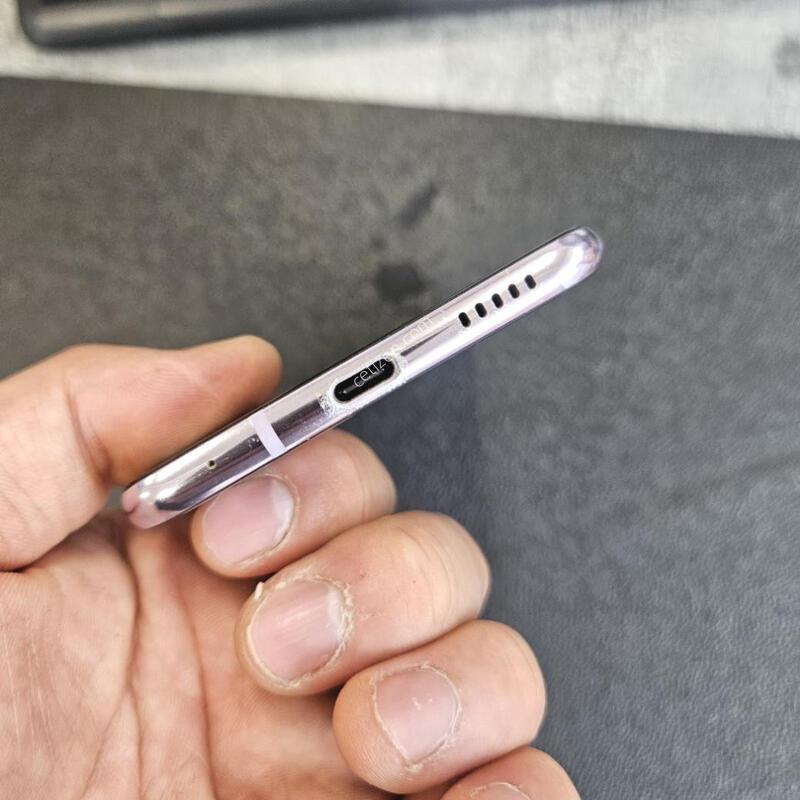 ������ ����V30S �������� �ܸ��� �߰���