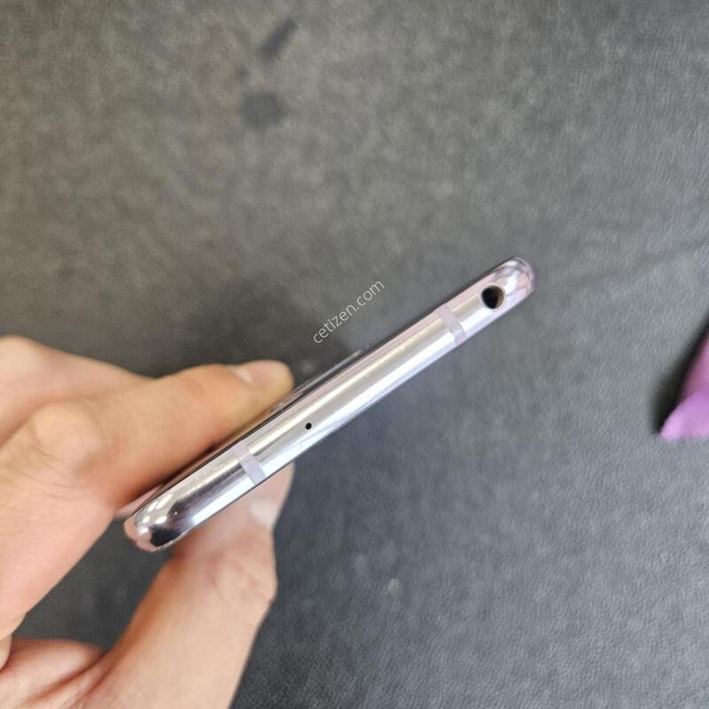 ������ ����V30S �������� �ܸ��� �߰���