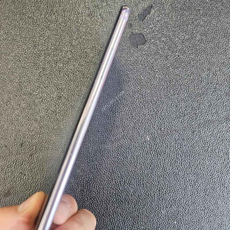 ������ ����V30S �������� �ܸ��� �߰���