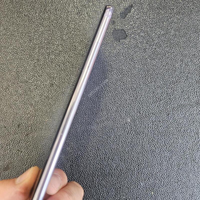 ������ ����V30S �������� �ܸ��� �߰���