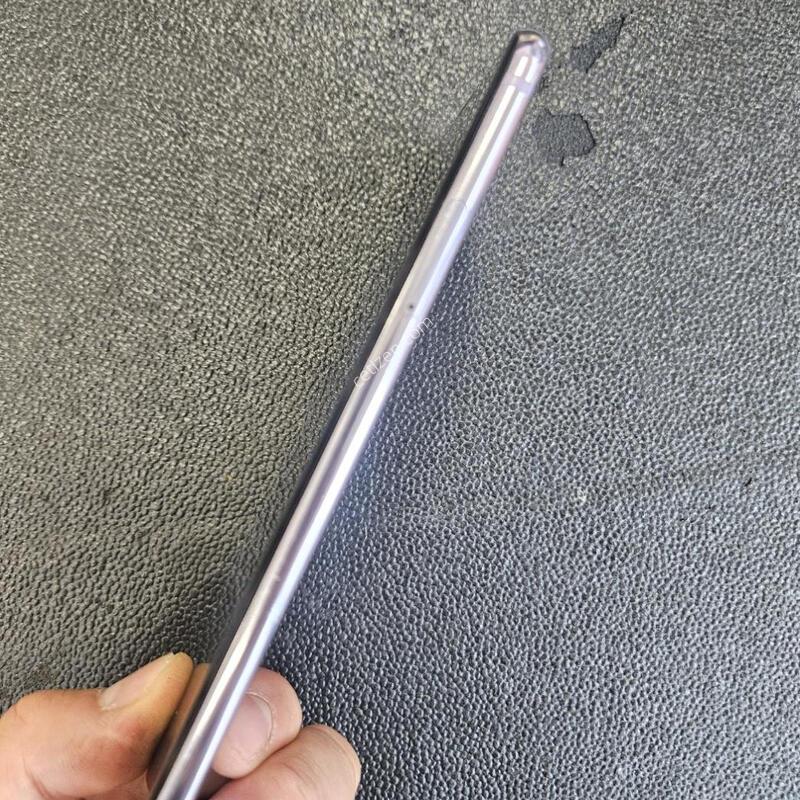 ������ ����V30S �������� �ܸ��� �߰���