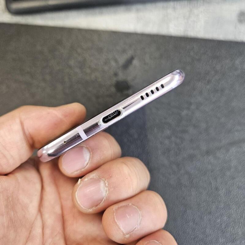 ������ ����V30S �������� �ܸ��� �߰���
