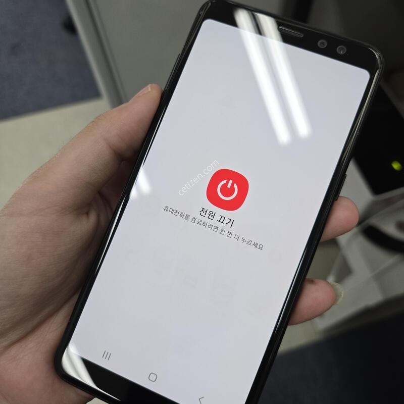 ������ A8 2018 ���� 32GB �ܰ� S��
