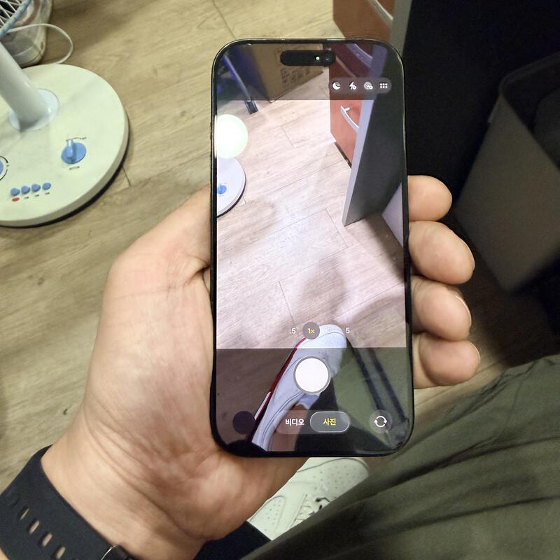 ������ 16PRO 256 ���� ƼŸ��