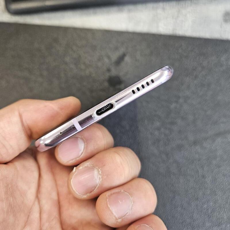 ������ ����V30S �������� �ܸ��� �߰���