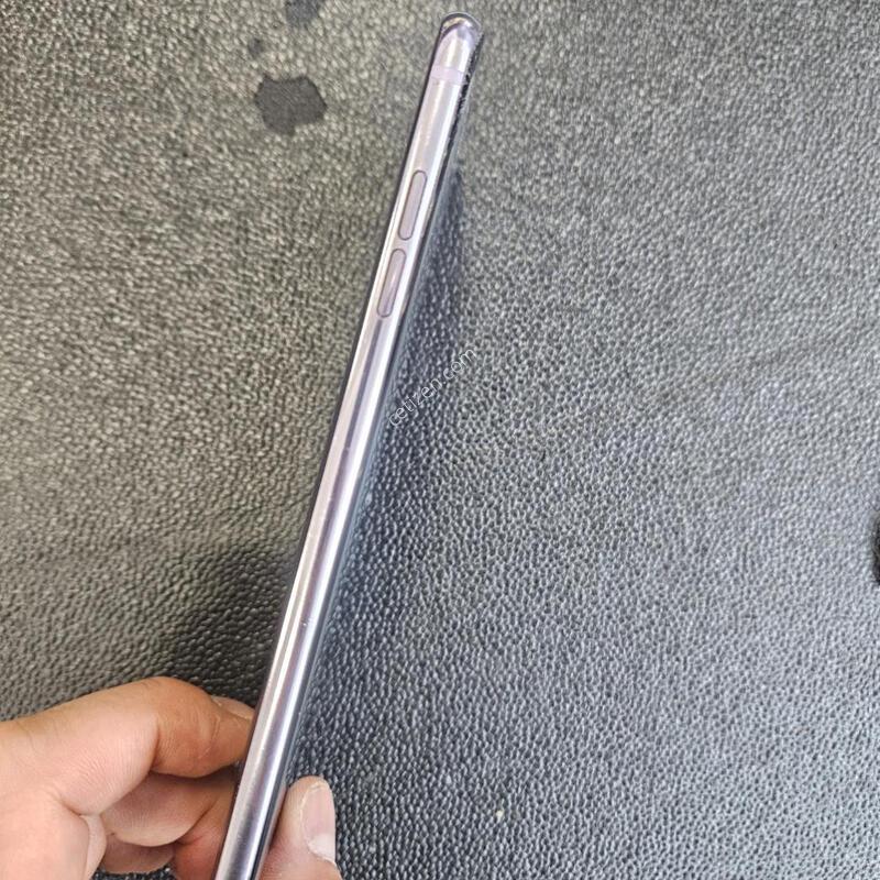 ������ ����V30S �������� �ܸ��� �߰���