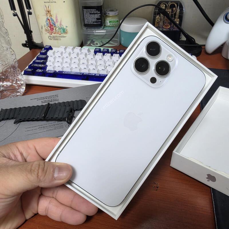 ������ 16���θƽ� ȭ��Ʈ 256G Ǯ�ڽ� �Ǹ��մϴ�. (������ 27�� 1��)