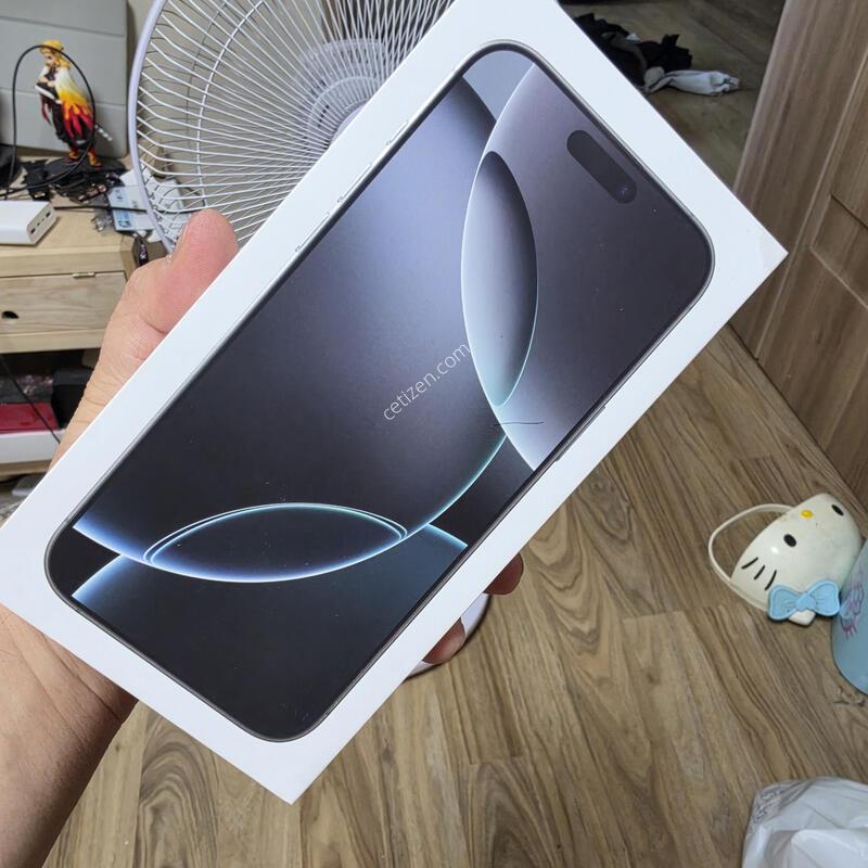 ������ 16���θƽ� ȭ��Ʈ 256G Ǯ�ڽ� �Ǹ��մϴ�. (������ 27�� 1��)