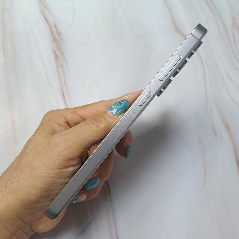 LG ������ S24FE ���� 256G S�� �Ǹ��մϴ�