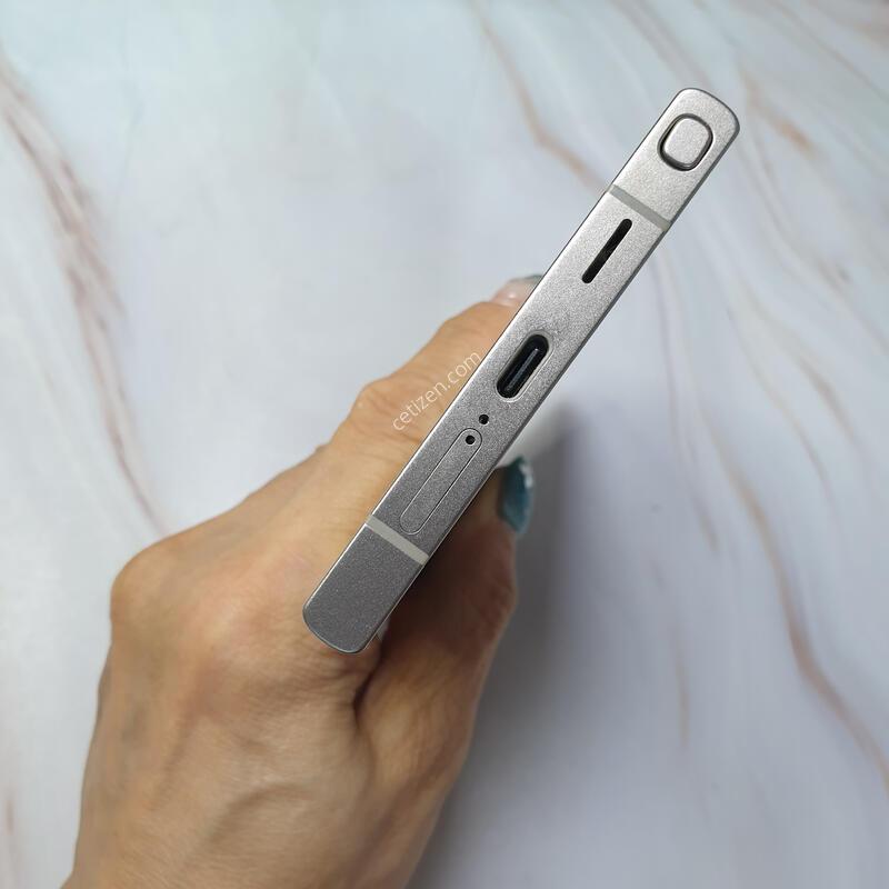 LG ������ S24��Ʈ�� ƼŸ���׷��� 256G S�� �Ǹ��մϴ�